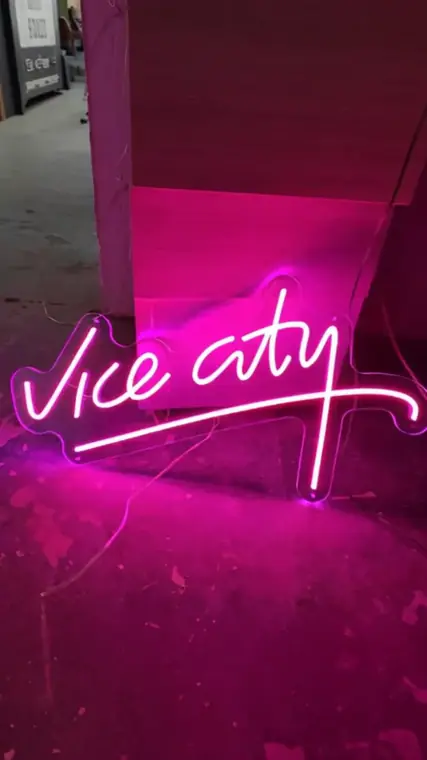 Визуализация: неонът Vice City