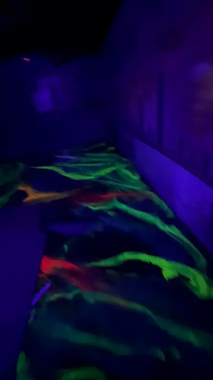 Залата под UV светлина